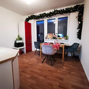  Apartmán Cely Apartman Podlesi 54m2 S Dvema Balkony A S Novou Manzelskou Posteli, Zatim Neni Na Fotkach