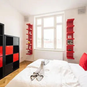  Apartmán Stylovy S Cervenou Pohovkou Kousek Od Hlavniho Nadrazi